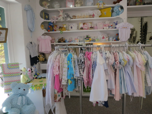 baby-clothes-on-rack